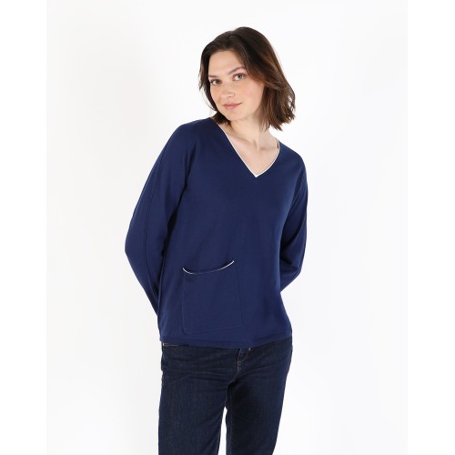 TWO-TONE V-NECK, ONE POCKET